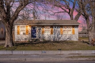Building Photo - 3937 SW 27th Pl