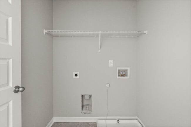 Building Photo - 4 bed / 2.5 bath in Gainesville! Retreat a...