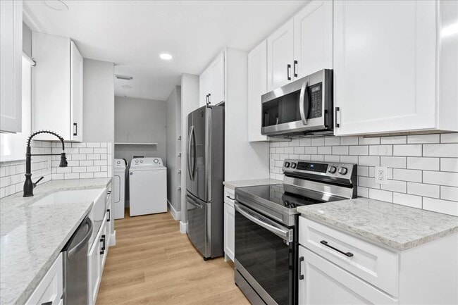 Building Photo - 3107 E 13th St