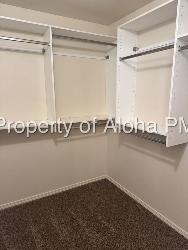 Building Photo - 1065 W Pine Ave