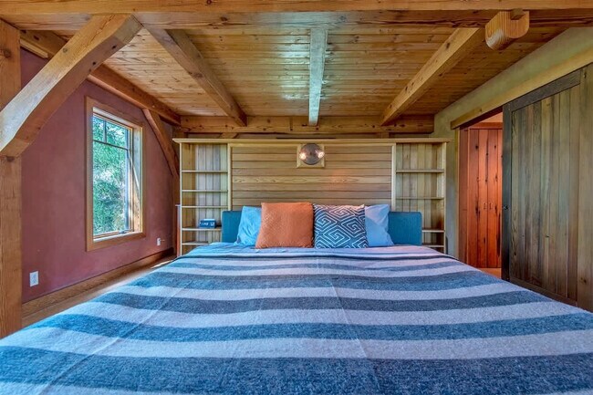 Building Photo - 10570 Rammell Mountain Rd