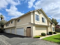 Building Photo - 326 W 9th St