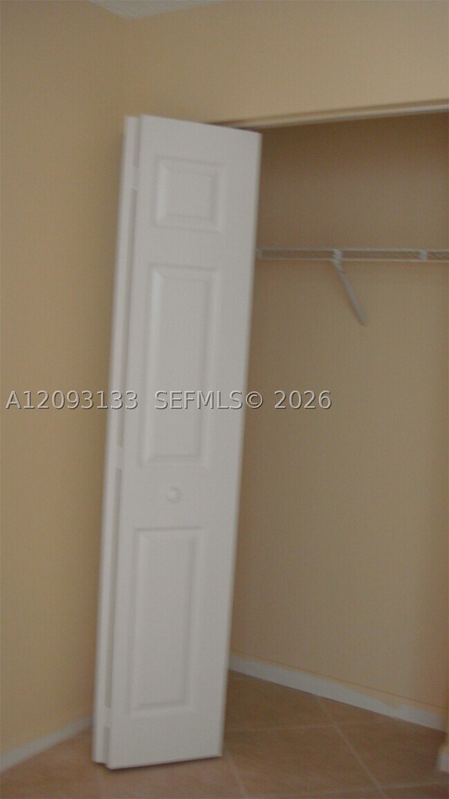 Building Photo - 17121 N Bay Rd