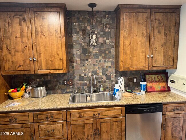 Building Photo - 1009 N Villa Nueva Dr