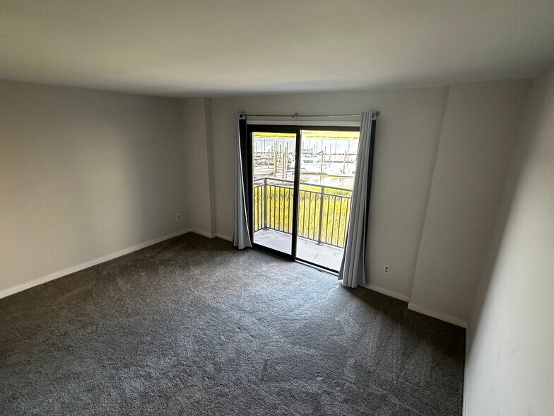 Building Photo - 90 Helmsman Way