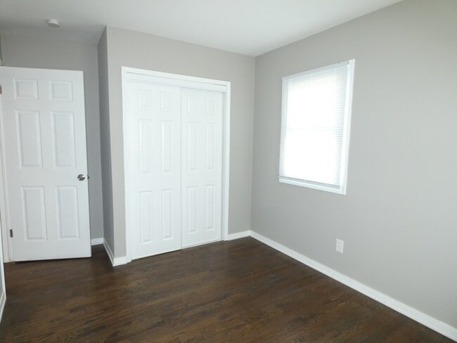 Building Photo - 4700 N Bristol Ave