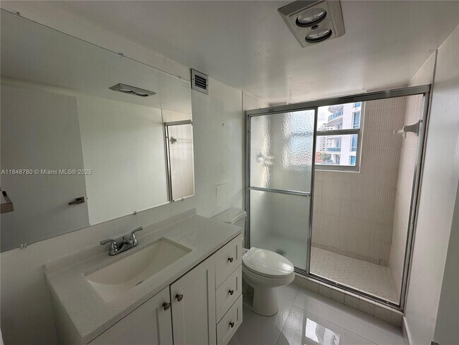 Building Photo - 6039 Collins Ave