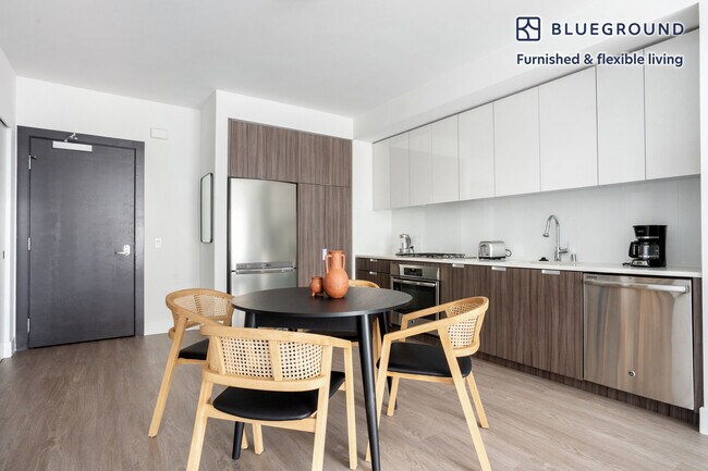 Building Photo - 18 10th St