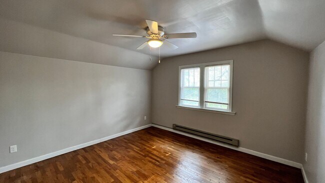 Building Photo - 715 Barnett St NE