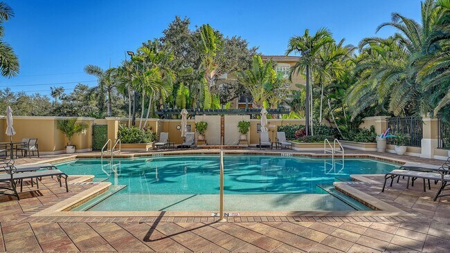 Building Photo - 1064 N Tamiami Trl