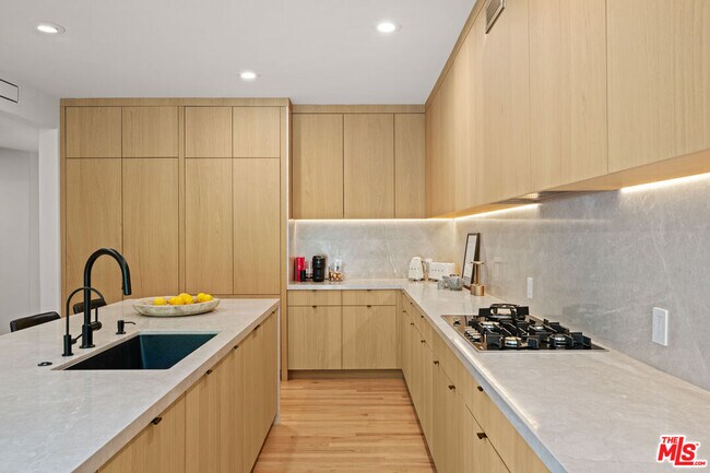 Building Photo - 6475 Zuma View Pl