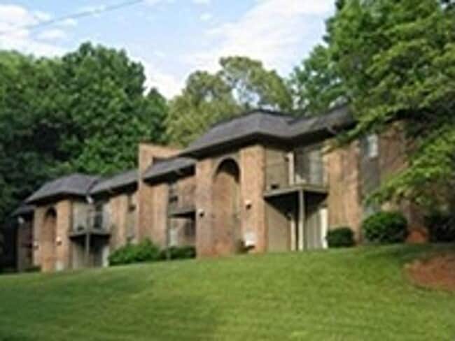 Building Photo - Spacious One Bedroom Available.  Close to ...