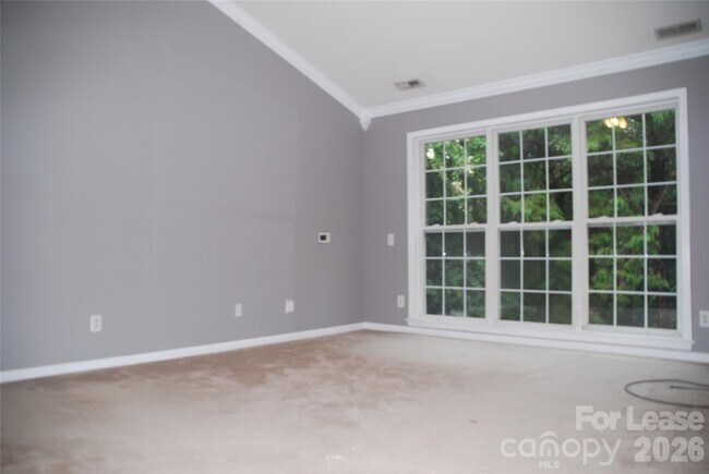 Building Photo - 733 Meadow Lake Dr