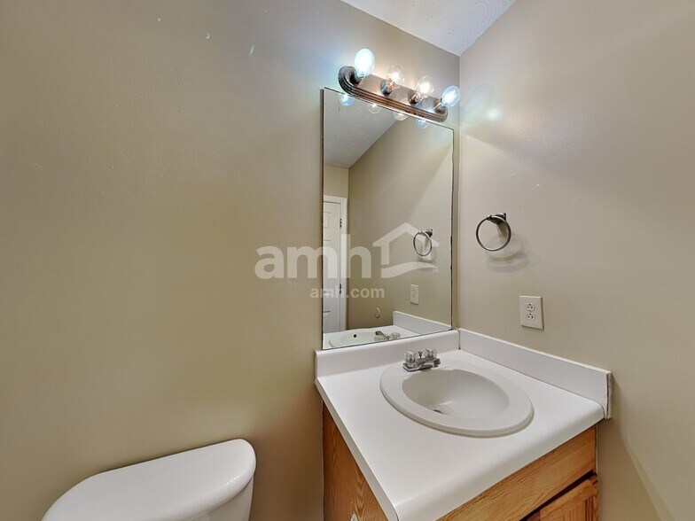 Building Photo - 1428 Westview Dr