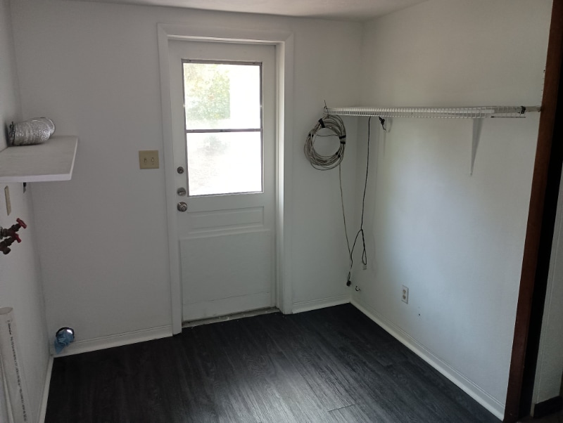 Building Photo - 200 Center St