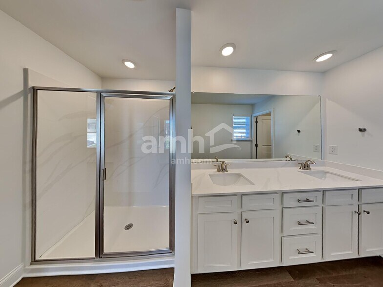 Building Photo - 1025 Highland Walk