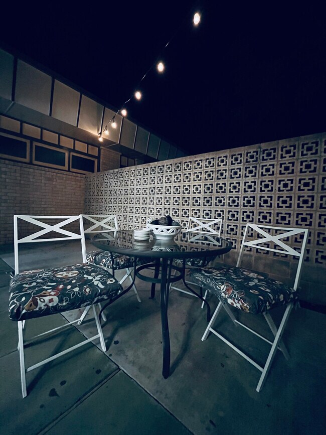 Building Photo - 2901 W Illinois Ave