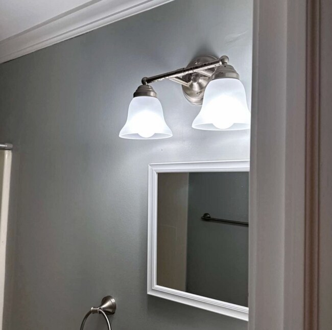 Building Photo - Act soon-won't last long-MOVE IN SPECIAL