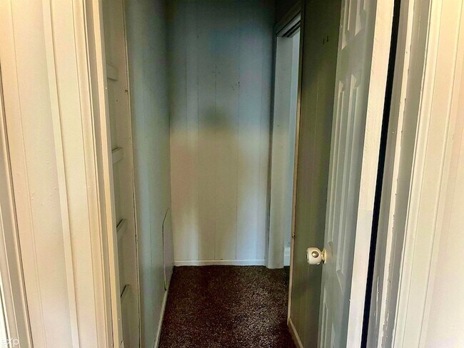 Building Photo - 13 E Glenwood Ave