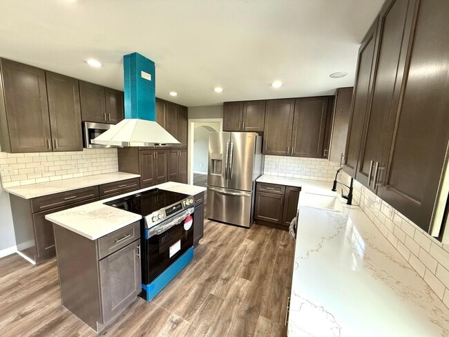 Building Photo - 9465 Santa Clara Cir