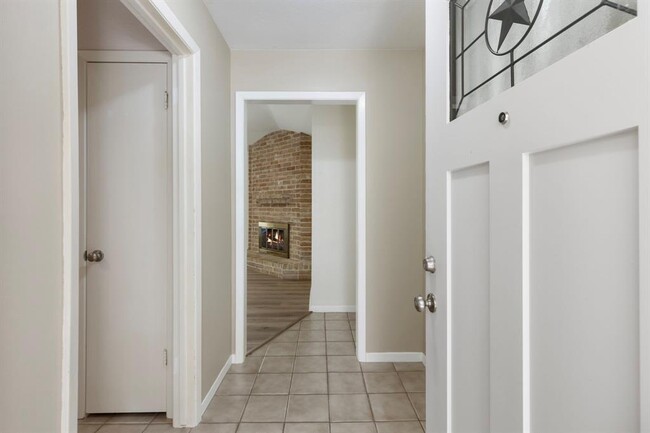 Building Photo - 78 Deerfoot Ct