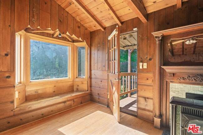 Building Photo - 3705 Fredonia Dr