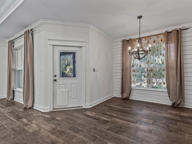 Building Photo - Private Home on 2 Acres Available Now!