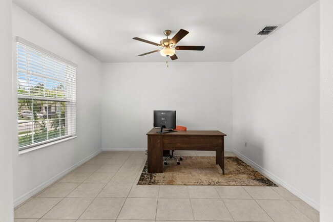 Building Photo - 1742 Red Loop