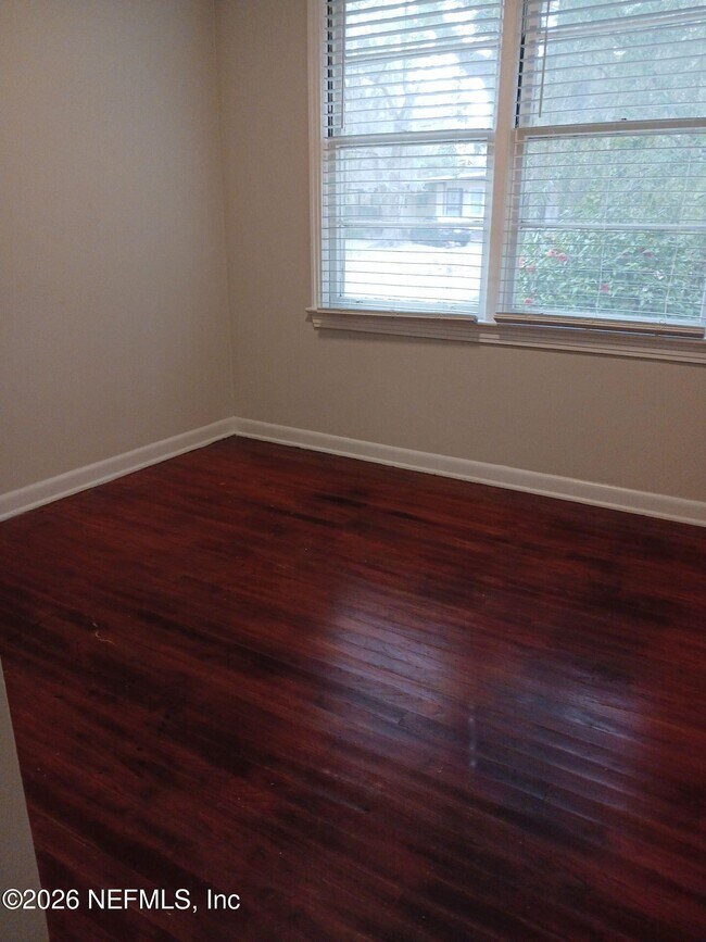 Building Photo - 2733 King Cole Dr