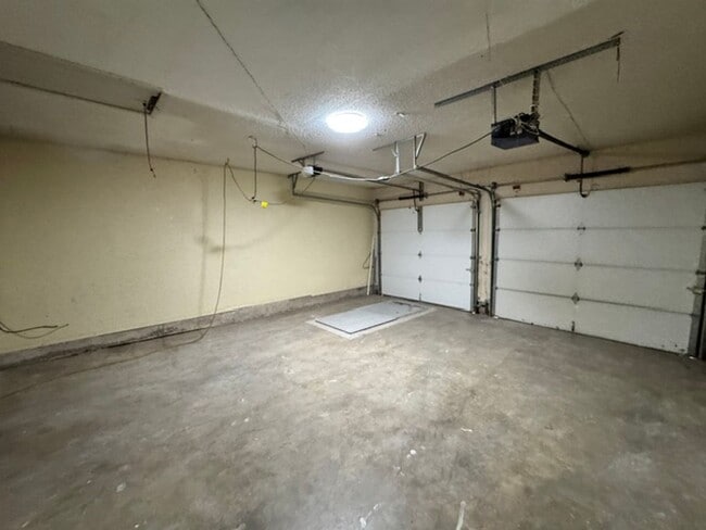 Building Photo - Beautifully updated, 3 bed 2 bath home in Moore, ready for move in! New granite, paint and fixtures!