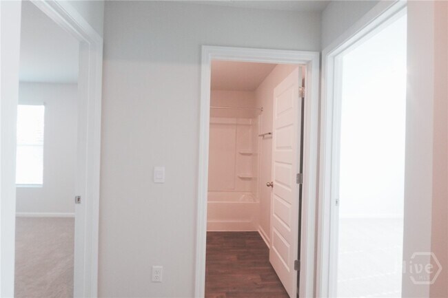 Building Photo - 511 Coconut Dr