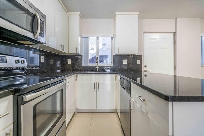 Building Photo - 1986 Biarritz Dr