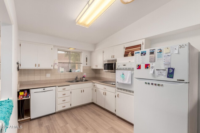 Building Photo - 10641 W Oakmont Dr