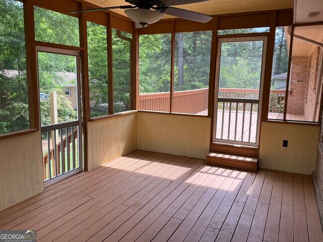 Building Photo - 3988 Rainbow Dr