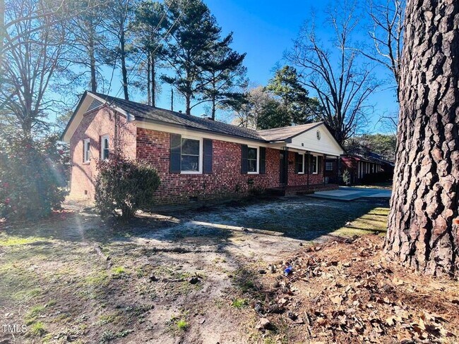 Building Photo - 3 Bedroom 2 Bath for Rent - Call/Text 910-284-4804