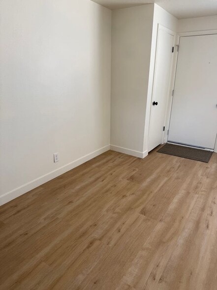 Building Photo - 81 W 300 N