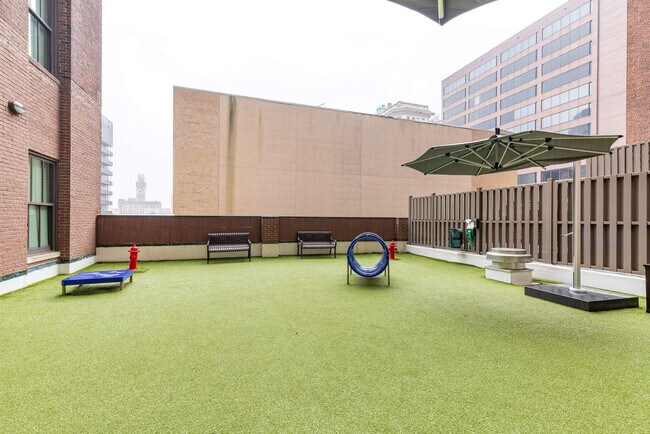 Building Photo - 10 Light St