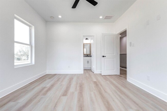 Building Photo - 5912 Mayle St