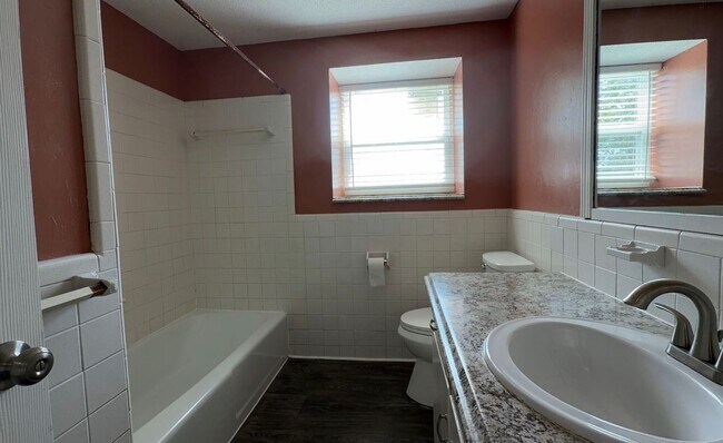 Building Photo - 2 bedroom 1.5 bath duplex - Edmond Schools- August Move In