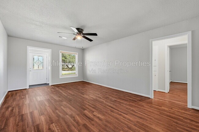 Building Photo - 1006 W Texas St