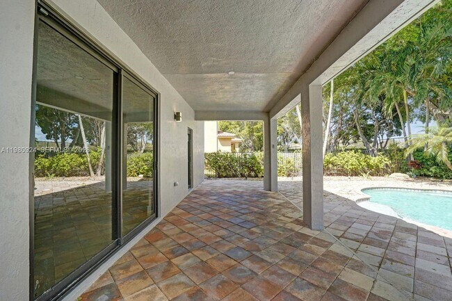 Building Photo - 4100 E Gardenia Ave