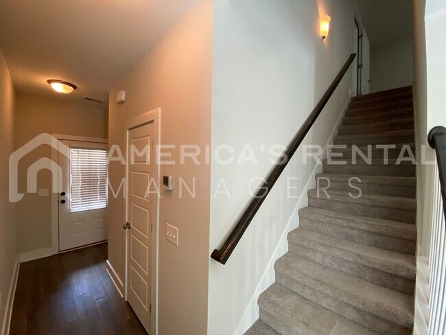 Building Photo - Large Townhome for Rent in Gardendale... Available to View Now!