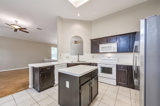 Building Photo - 15019 Trumpet Vine Ln