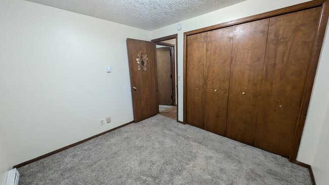 Building Photo - 2 bedroom 1 bath duplex