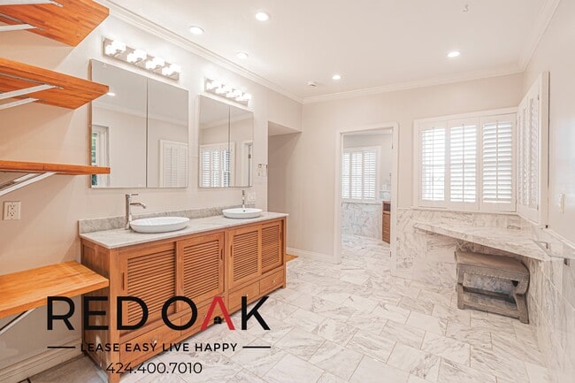 Building Photo - 2421 California Ave