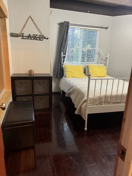 Building Photo - 3115 N Lake Blvd