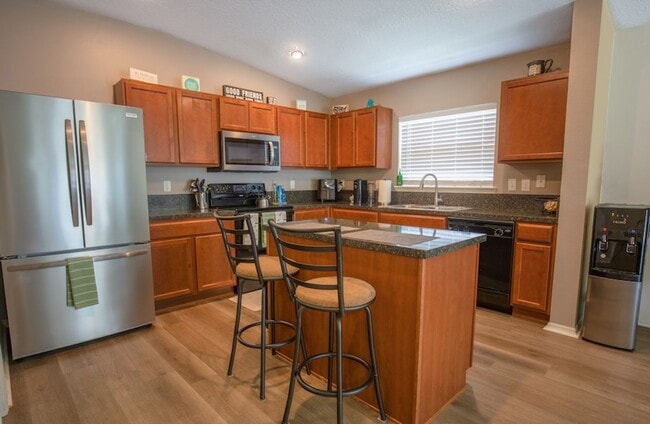 Building Photo - 2527 Eisner Dr