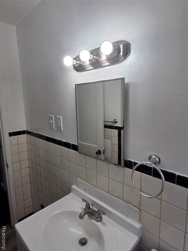 Building Photo - 12920 Payton St