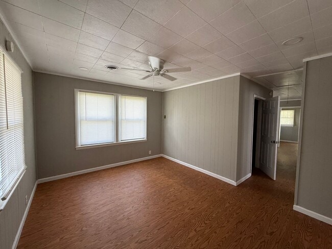 Building Photo - 3 Bedroom 2 Bath Home Kingsport, TN