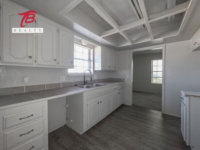 Building Photo - Spacious 3 bedroom, 2 bath single-family home in the desirable Lyrewood/Woodlake area of northwes...